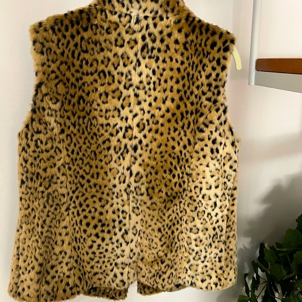 Kristen Blake Animal Print Faux Fur Vest - Picture 2 of 8